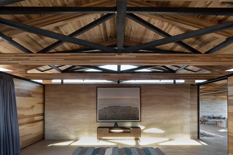 dellekamp arquitectos nestles cabo house into the mexican coastline designboom