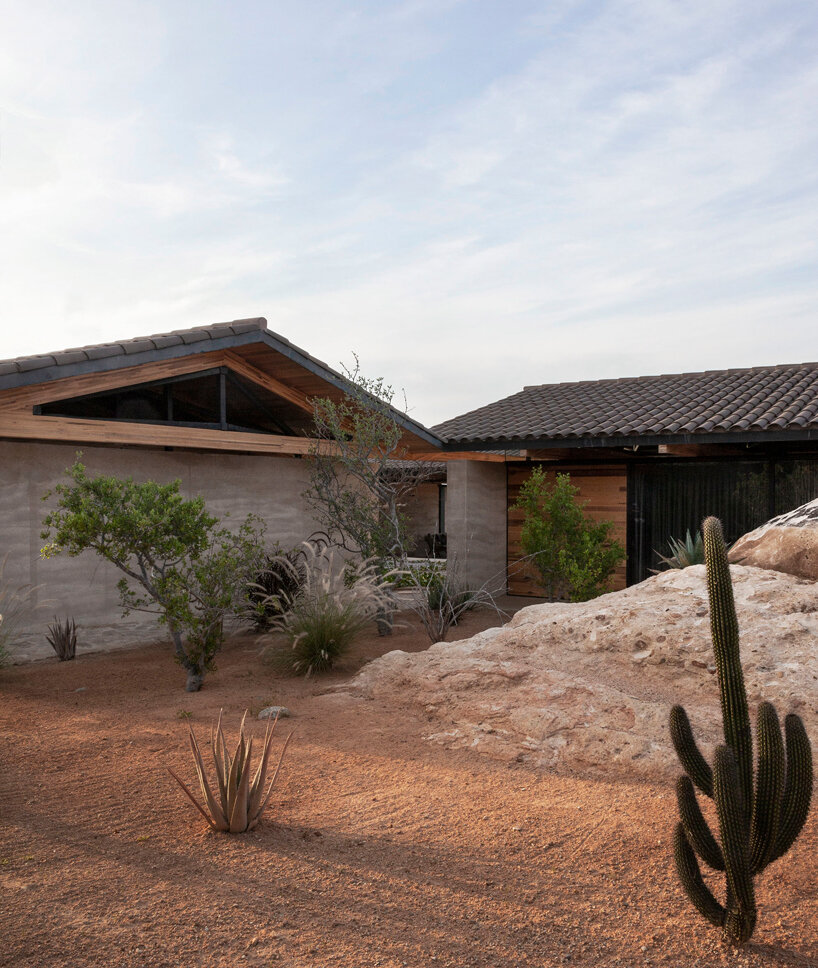 dellekamp arquitectos nestles cabo house into the mexican coastline designboom