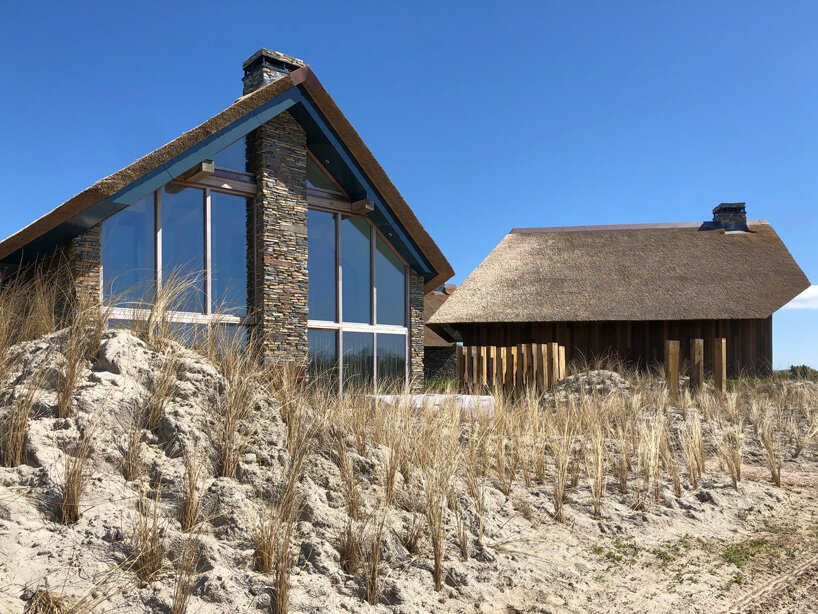 natrufied tops biobased villas in the netherlands with overhanging thatched roofs
