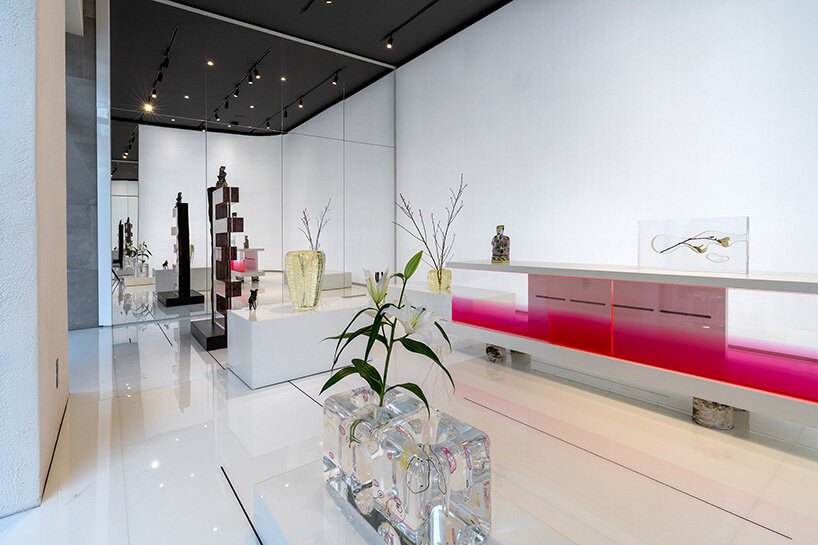 andrea branzi unveils new work at 'la nuova stanza' solo show in milan designboom