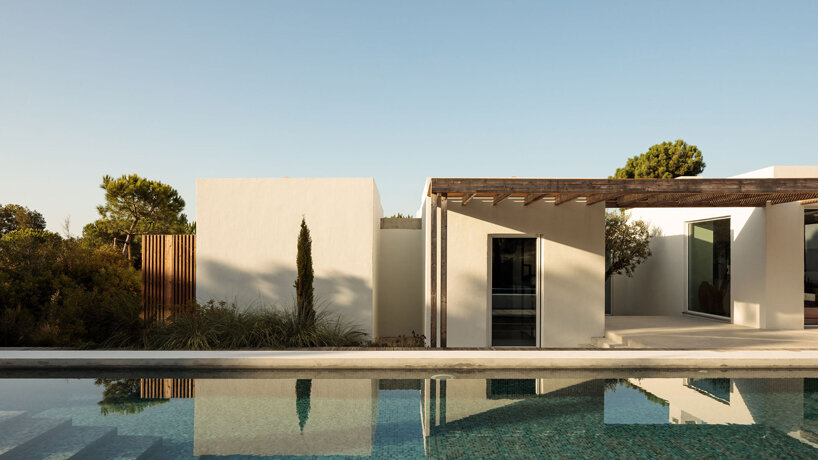 fragmentos designs a house of white volumes in comporta, portugal designboom