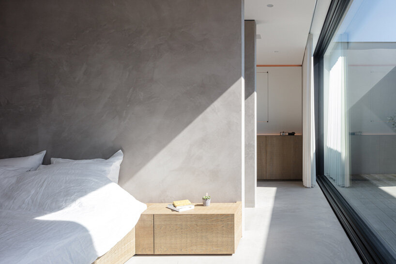 'residence DDE' by govaert & vanhoutte architects is a minimal concrete villa in rural belgium