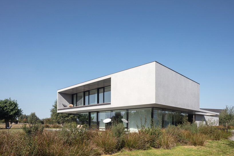 'residence DDE' by govaert & vanhoutte architects is a minimal concrete villa in rural belgium