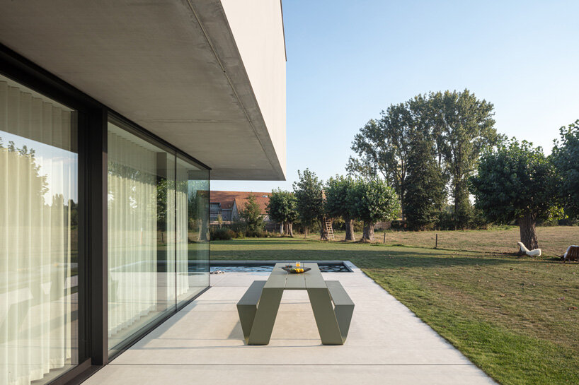 'residence DDE' by govaert & vanhoutte architects is a minimal concrete villa in rural belgium