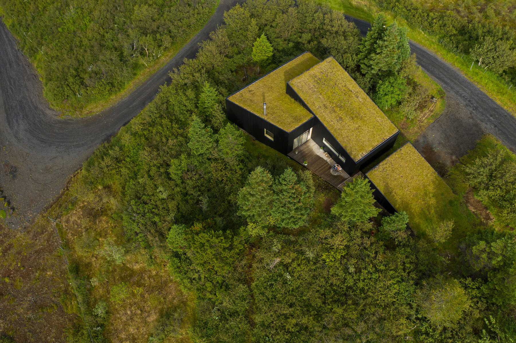 KRADS-holiday-home-lake-iceland-designboom-1800b