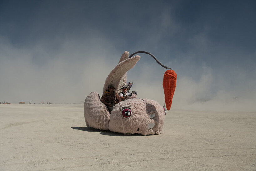 alexandra lier captures the surreal mutant vehicles of burning man in her new photo book - 1