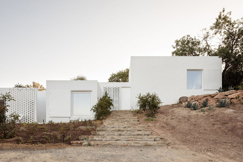 atelier rua builds a terraced landscape along the roof of its casa um - 1