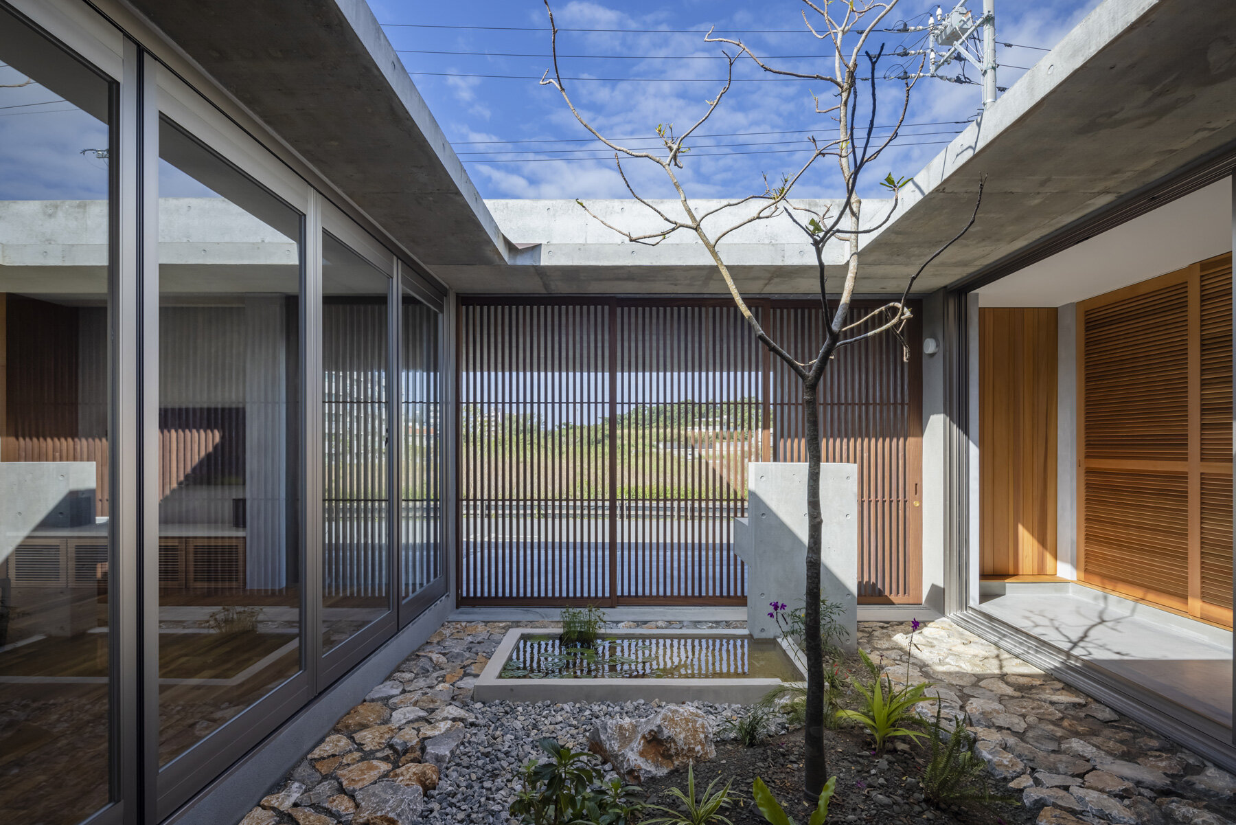 cochi-architects-house-nakagusuku-japan-designboom-large