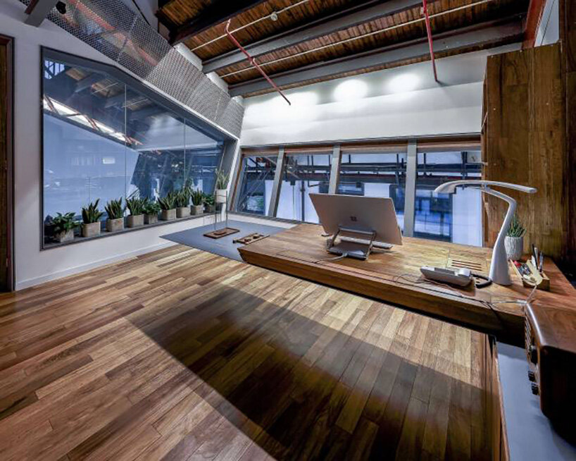 DUTS design creates 'floating' office within renovation project, in shanghai