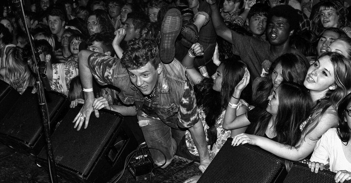 hedi slimane's black&white, youth-representative photography at