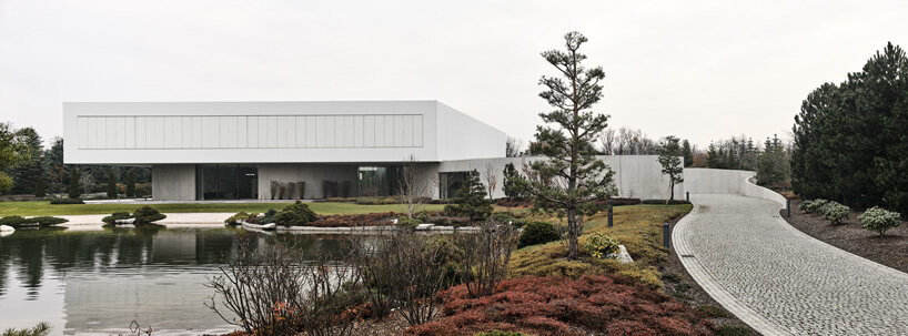 KWK promes' house in poland functions in full symbiosis with its natural surroundings