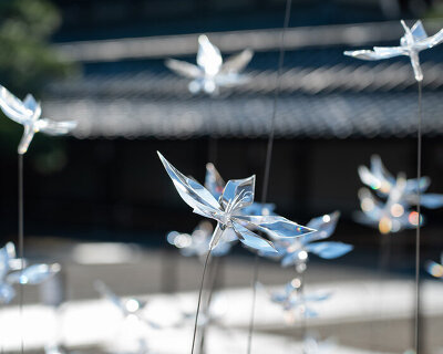 LUCENT's transparent flowers, made of steel + prisms, bloom in kyoto's sennyuji temple