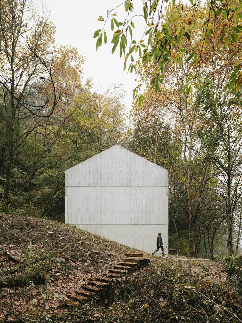 carvalho araújo casa na caniçada portugal designboom