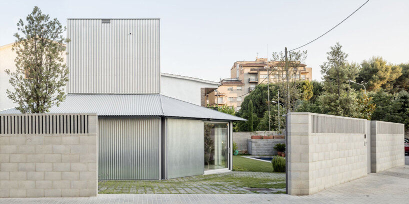 harquitectes surrounds metal-clad house 905 with wide veranda in spain