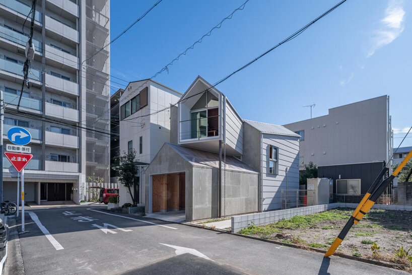 three irregularly stacked volumes form maki yoshimura 'house in komabacho', japan