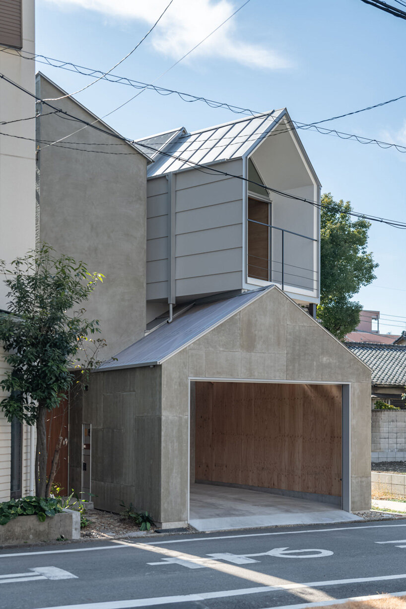 three irregularly stacked volumes form maki yoshimura 'house in komabacho', japan