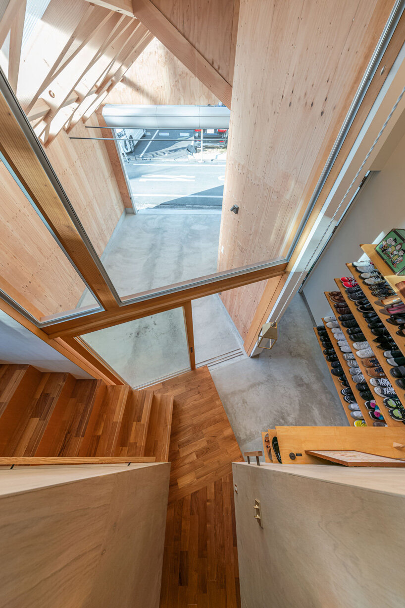 three irregularly stacked volumes form maki yoshimura 'house in komabacho', japan