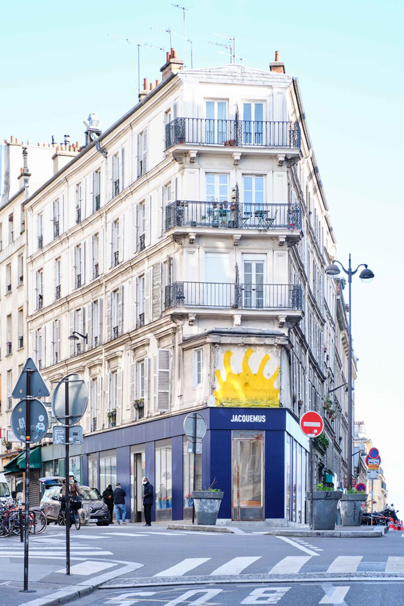 jacquemus cobalt blue pop-up flower shop in paris by paf atelier + yoann et marco