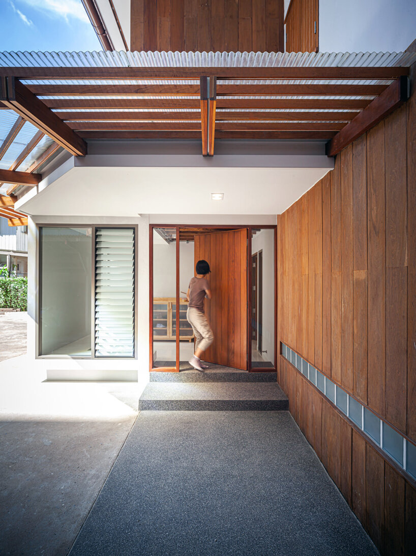 junsekino renovates an 80-year-old house in bangkok, thailand designboom