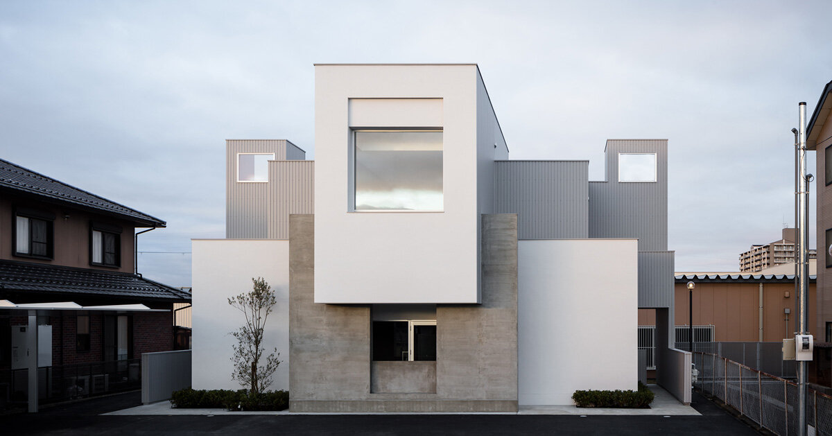 Form design idea #380: FORM / kouichi kimura combines intersecting volumes into ‘landscape house’ in japan