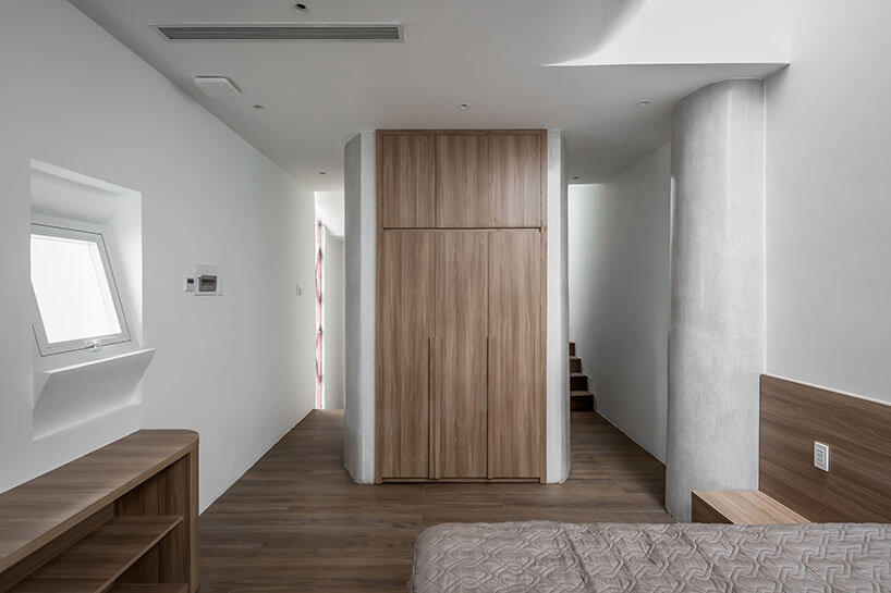 alone house story architecture