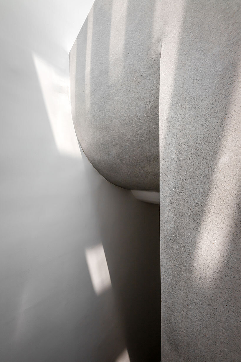 alone house story architecture