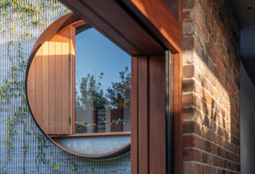 'totoro house' by CplusC playfully blends internal + external spaces in sydney, australia