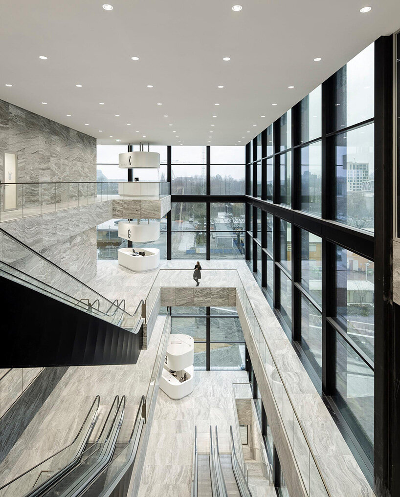 grand circular staircase spirals in the largest courthouse by KAAN architecten in amsterdam