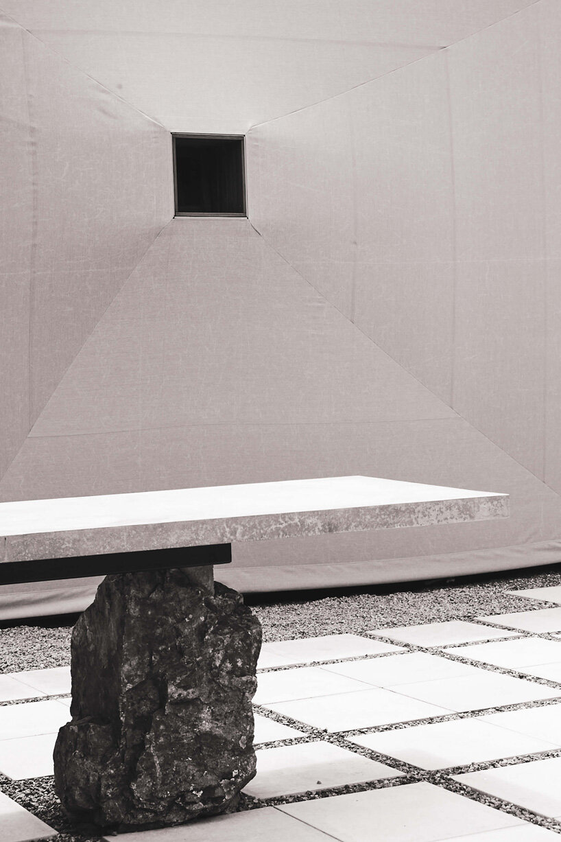 three volumes cluster around open courtyard in new zealand home by cheshire architects