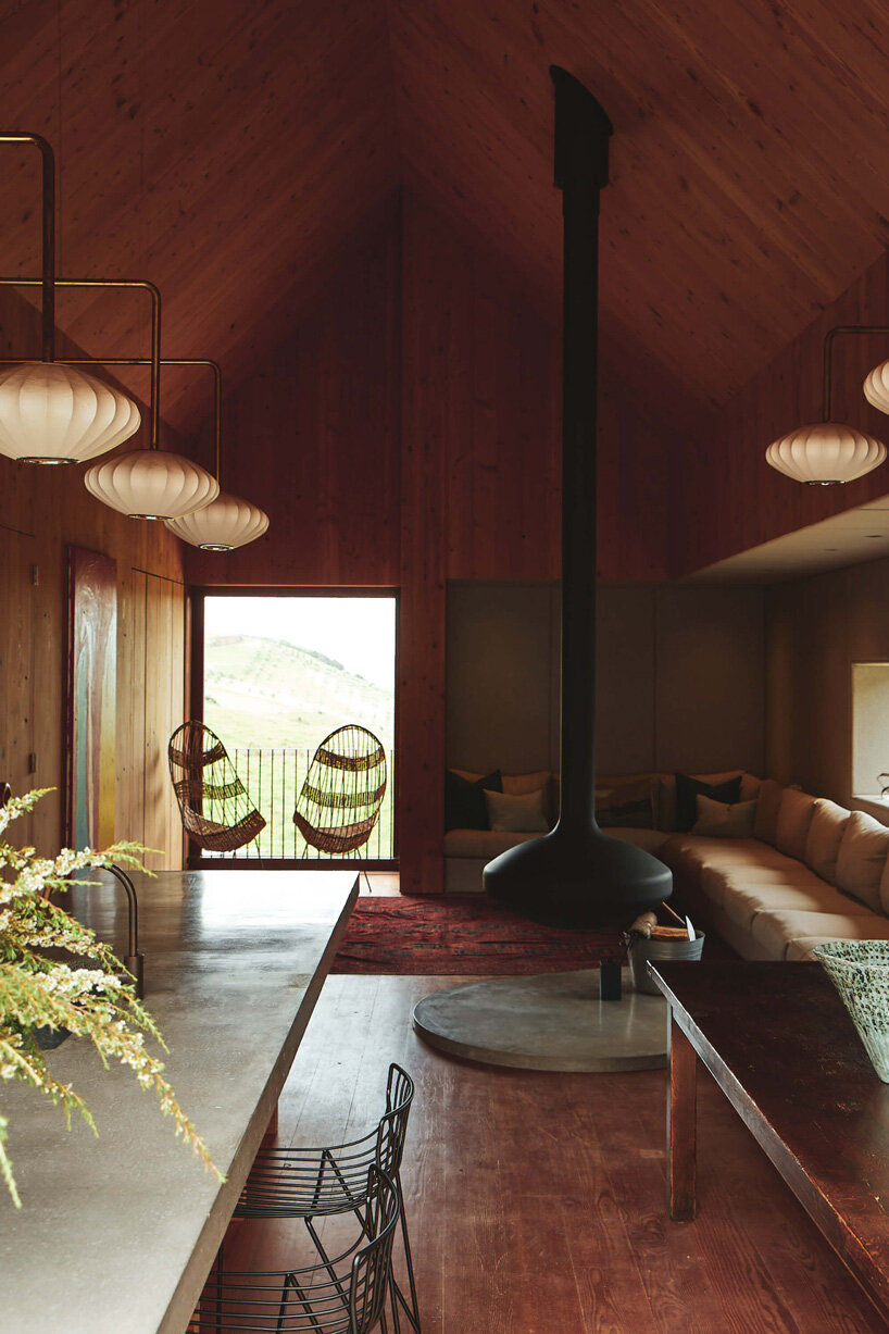 three volumes cluster around open courtyard in new zealand home by cheshire architects