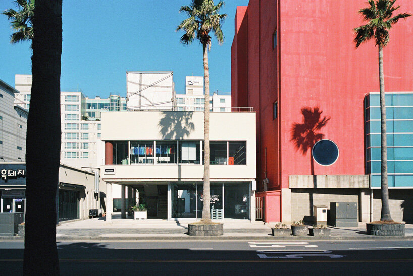 jungle terrace tops schemata architects' FREITAG store in jeju, south korea