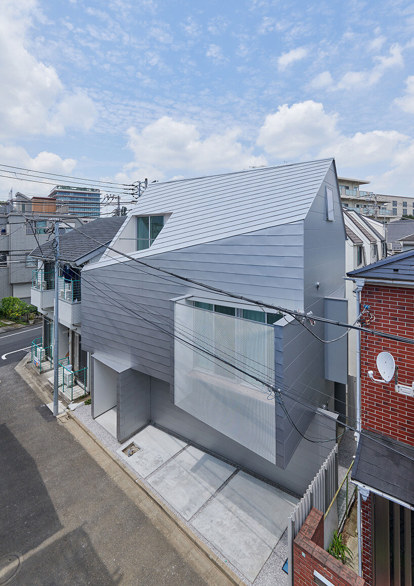 twisted diagonal volumes form house by GENETO accommodating both humans and cats