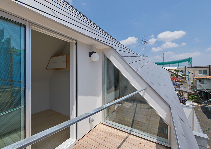 twisted diagonal volumes form house by GENETO accommodating both humans and cats