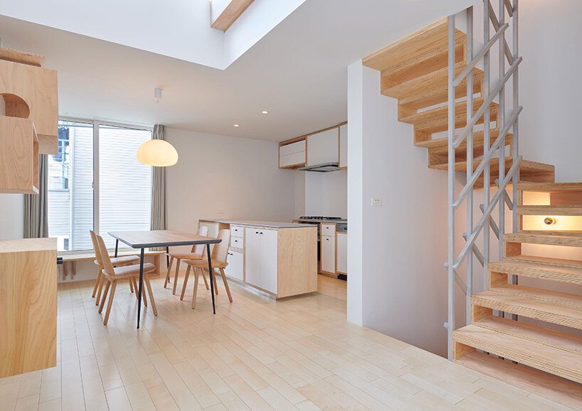 twisted diagonal volumes form house by GENETO accommodating both humans and cats