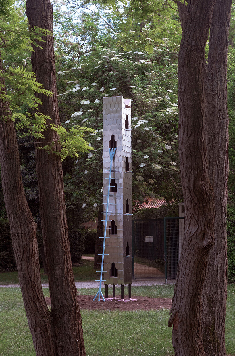 studio ossidiana's installations spatializes coexistence of humans + birds in venice 