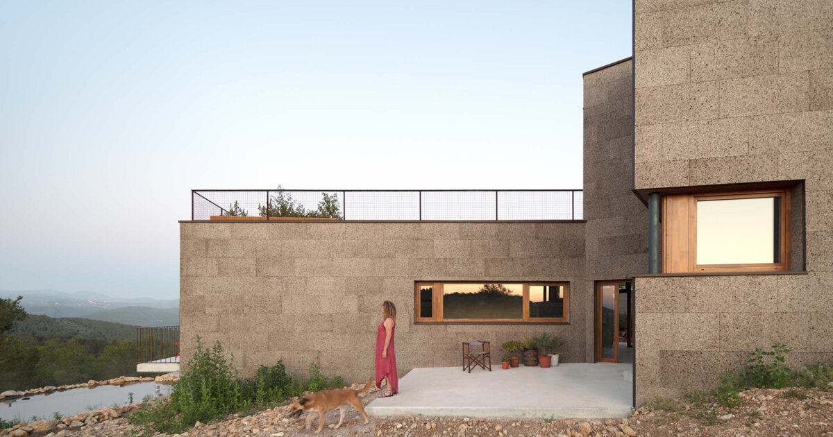 elisabetta quarta colosso uses natural cork to build a house in a forest