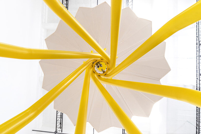 blossoming beach umbrella turns solar power into cooling + refrigeration