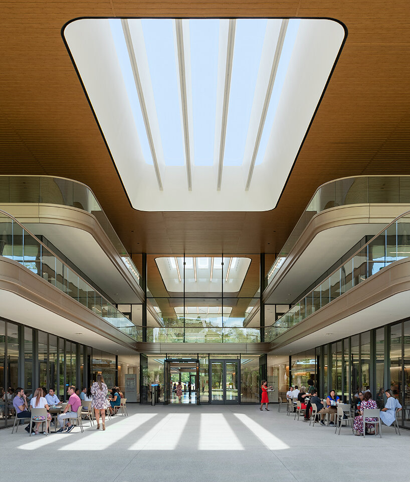 foster and partners completes new, light-filled headquarters in florida for PGA TOUR - 1