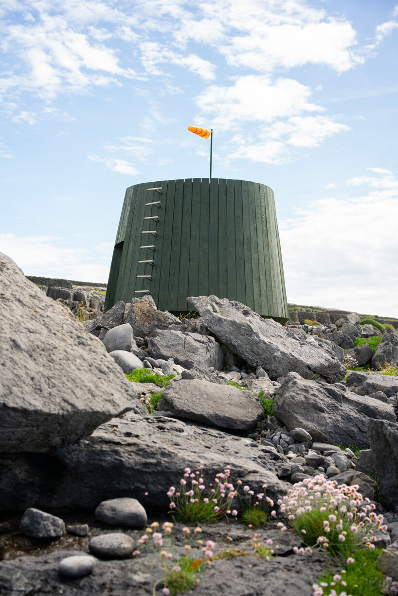 jordan ralph designs an off-grid artist's cabin on inis oírr island in ireland designboom