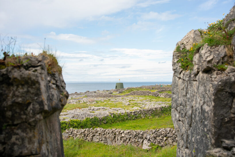 jordan ralph designs an off-grid artist's cabin on inis oírr island in ireland designboom