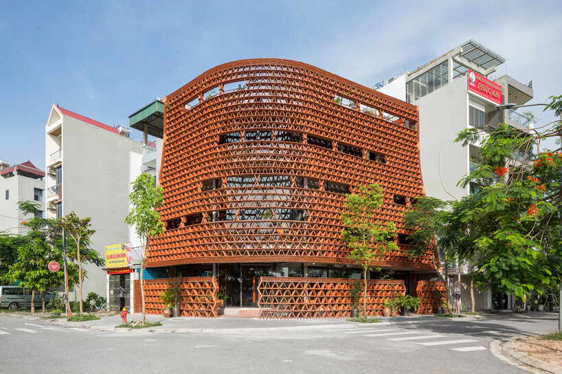 H&P architects wraps 20,000 tiles around 'ngói space' in hanoi, vietnam designboom