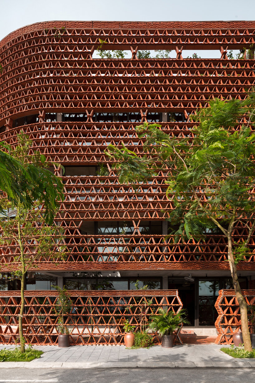 H&P architects wraps 20,000 tiles around 'ngói space' in hanoi, vietnam designboom