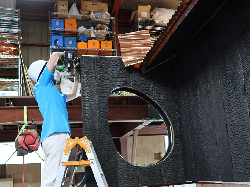 terunobu fujimori's grass-covered tea room pavilion pops up in tokyo designboom