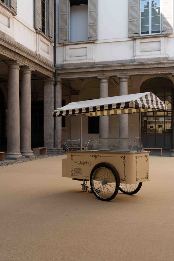 the ice cream cart | image by sistemamanifesto