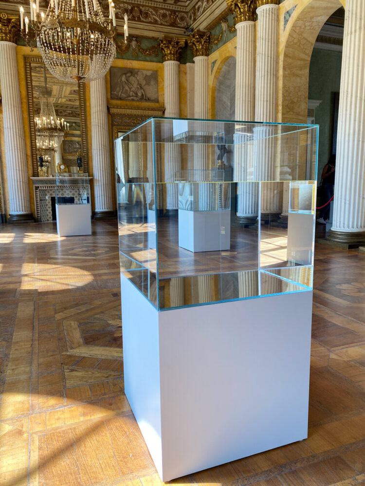 ‘gam gam gam’ by ann veronica janssens | image © designboom