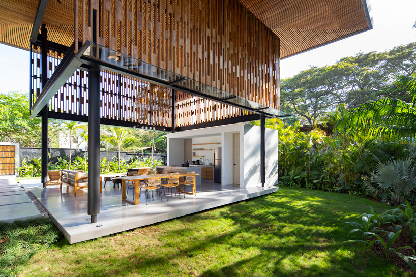 studio saxe brings tropical costa rican jungle inside ‘naia’ beach house