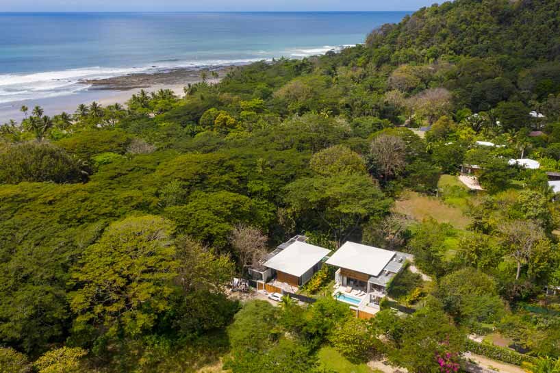 studio saxe brings tropical costa rican jungle inside ‘naia’ beach house