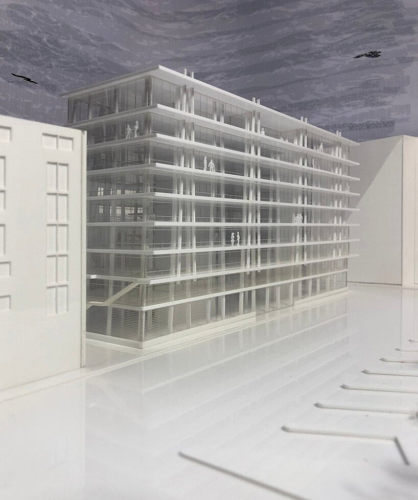 model, view of the corner of the south façade