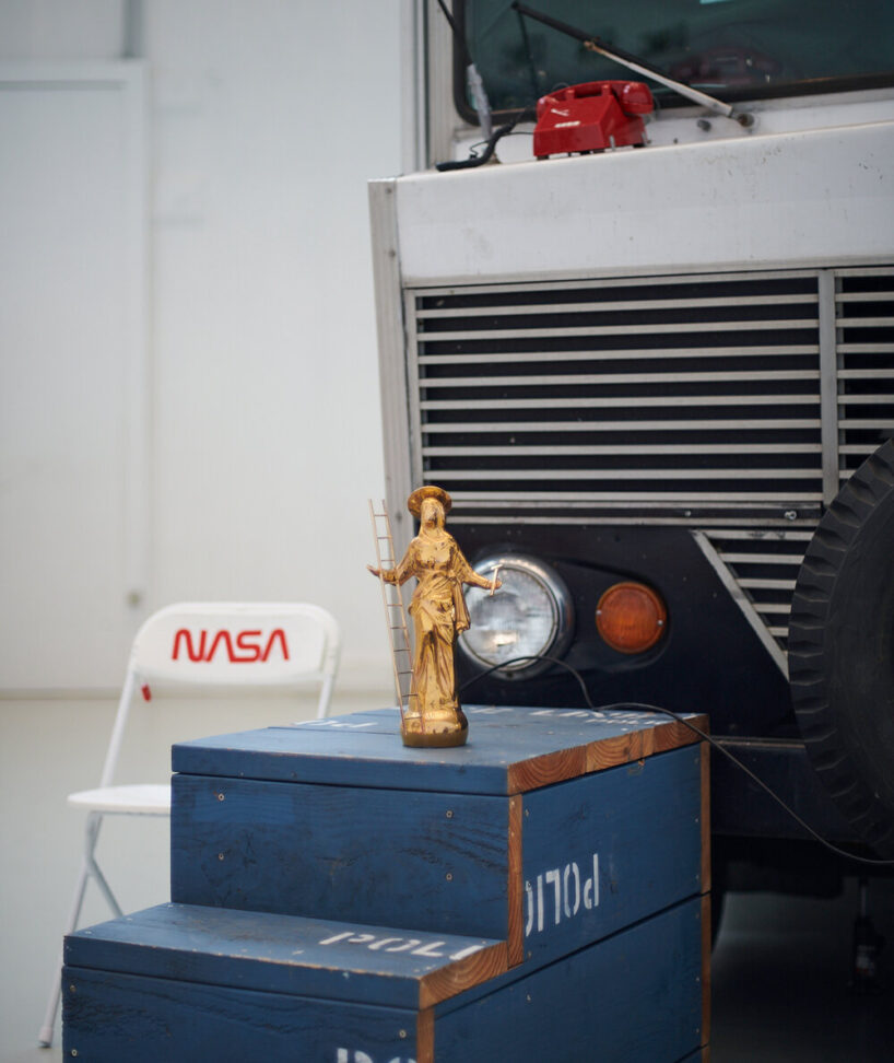 the golden madonnina | image © designboom