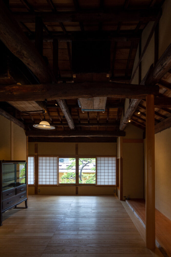 tomoaki uno applies traditional japanese craftsmanship at tokugawacho guesthouse